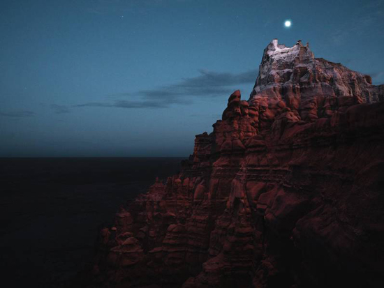 無人機除了拍攝，還能這樣用？怪不得美國攝影師能拍出神秘大片