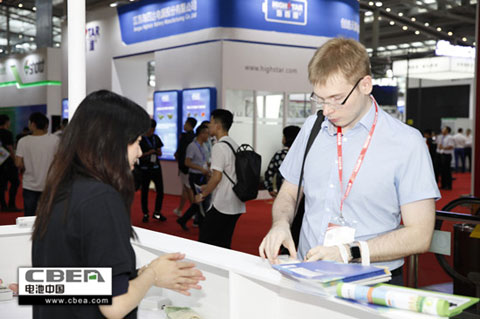 CIBF2018接待外賓觀眾咨詢(xún)