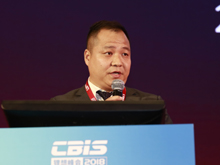 明冠新材董事長閆洪嘉在“鋰想獎(jiǎng)”頒獎(jiǎng)盛典上致辭