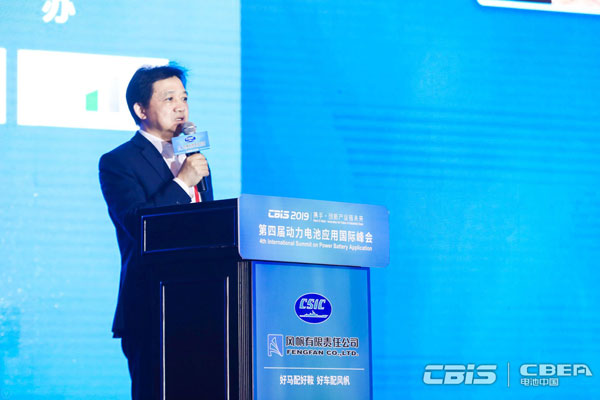 國家科技成果轉(zhuǎn)化基金新能源汽車創(chuàng)業(yè)投資子基金合伙人兼總裁方建華主持會議