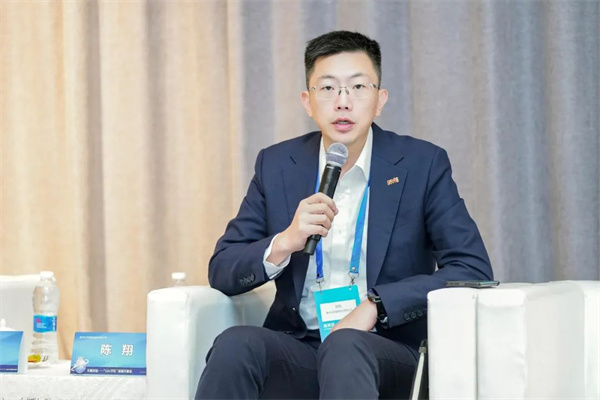 “Li+學(xué)社”高端對話:警惕全球化機(jī)遇下,鋰電企業(yè)的出海挑戰(zhàn)和技術(shù)迭代風(fēng)險(xiǎn) “Li+學(xué)社”高端對話:警惕全球化機(jī)遇下,鋰電企業(yè)的出海挑戰(zhàn)和技術(shù)迭代風(fēng)險(xiǎn)