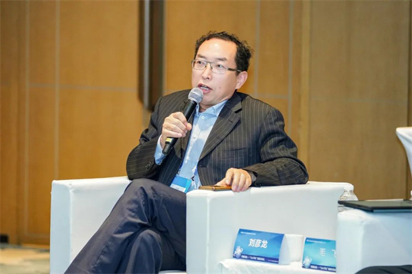 “Li+學(xué)社”高端對話:警惕全球化機(jī)遇下,鋰電企業(yè)的出海挑戰(zhàn)和技術(shù)迭代風(fēng)險(xiǎn) “Li+學(xué)社”高端對話:警惕全球化機(jī)遇下,鋰電企業(yè)的出海挑戰(zhàn)和技術(shù)迭代風(fēng)險(xiǎn)