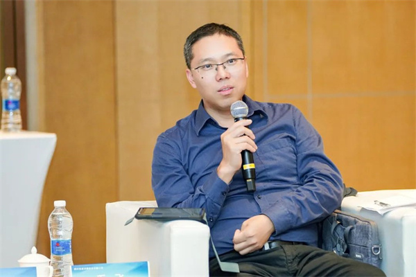 “Li+學(xué)社”高端對話:警惕全球化機(jī)遇下,鋰電企業(yè)的出海挑戰(zhàn)和技術(shù)迭代風(fēng)險(xiǎn) “Li+學(xué)社”高端對話:警惕全球化機(jī)遇下,鋰電企業(yè)的出海挑戰(zhàn)和技術(shù)迭代風(fēng)險(xiǎn)