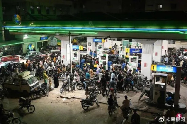 原油風暴沖擊亞洲民生底端：燃油兩輪車承壓，“油改電”加速